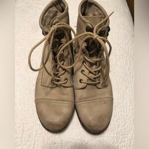 Steve Madden Tan Studded Ankle Leather Booties size 6